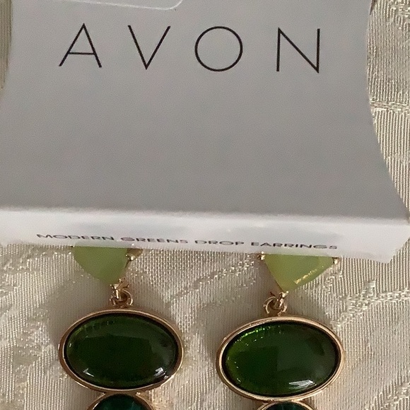 Avon Green Earrings - Picture 6 of 6